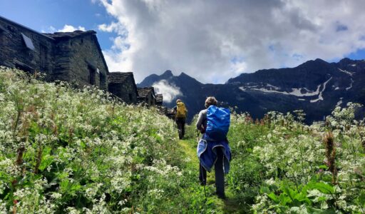 Gruppo di escursionisti all'Alpe Pianmisura in Valle d'Otro