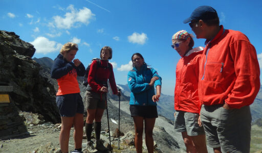 Pausa durante escursione guidata al Col Fenêtre in Valgrisanche