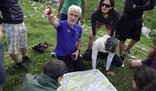 Guide and group during an orientation break